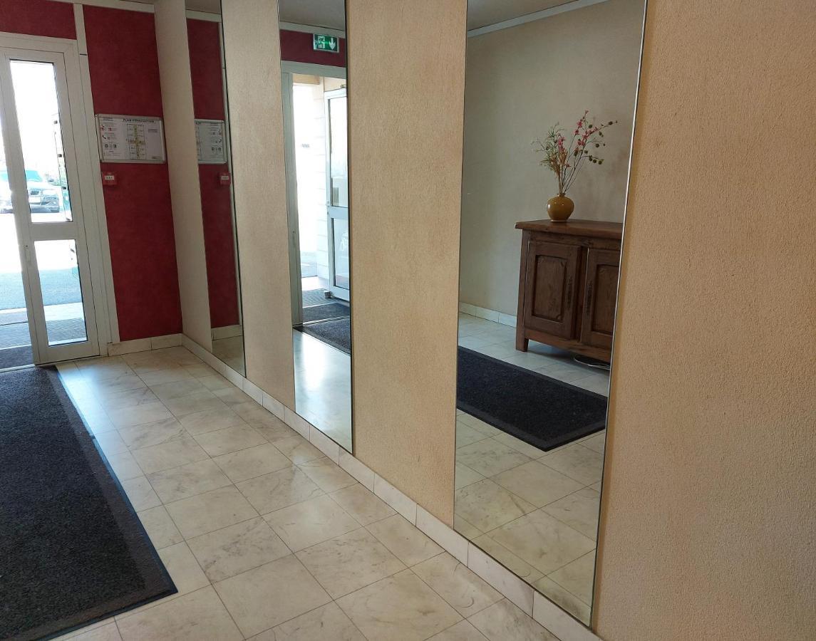 L'Escale : Duplex 4 Pers. Asterix, Aeroport Roissy Cdg, Paris Apartman Moussy-le-Neuf Kültér fotó